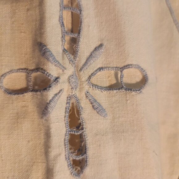 Vintage Victorian Style Hand-Embroidered Lace Tablecloth - Picture 7 of 15